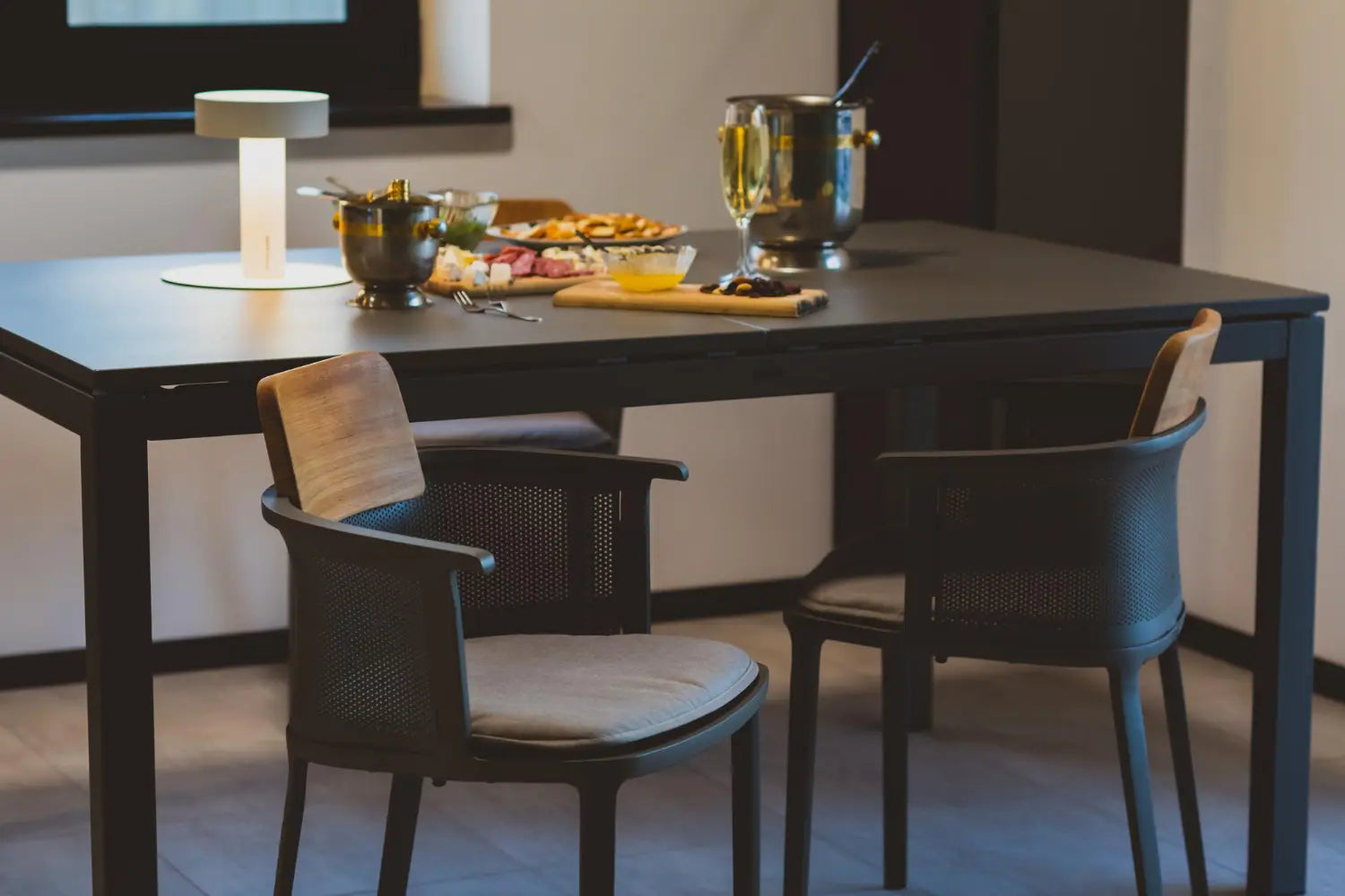 Say Goodbye to Boring: 9 Modern Dining Tables That Wow