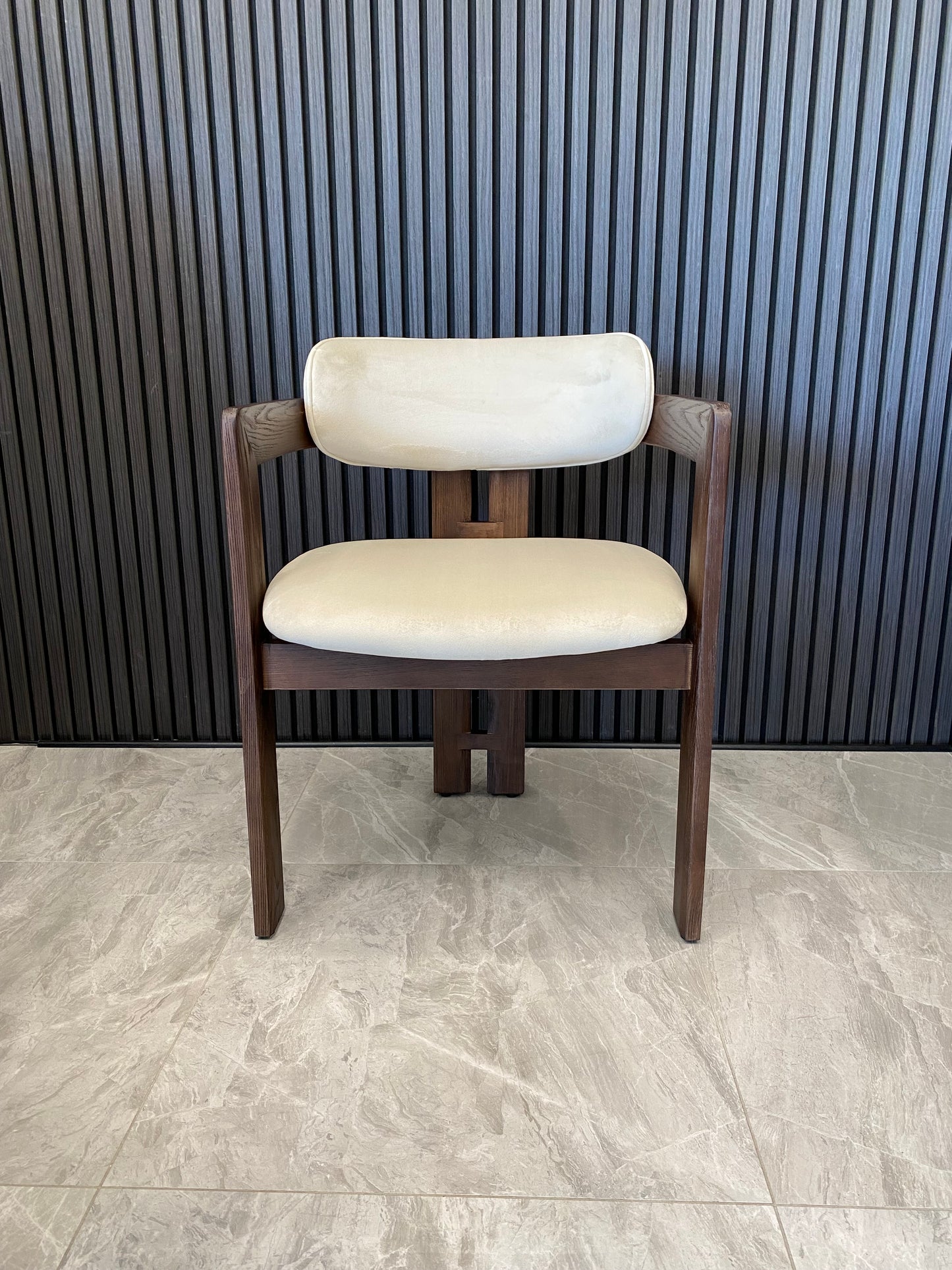 Ebony Chair | Walnut - Velvet Fabric