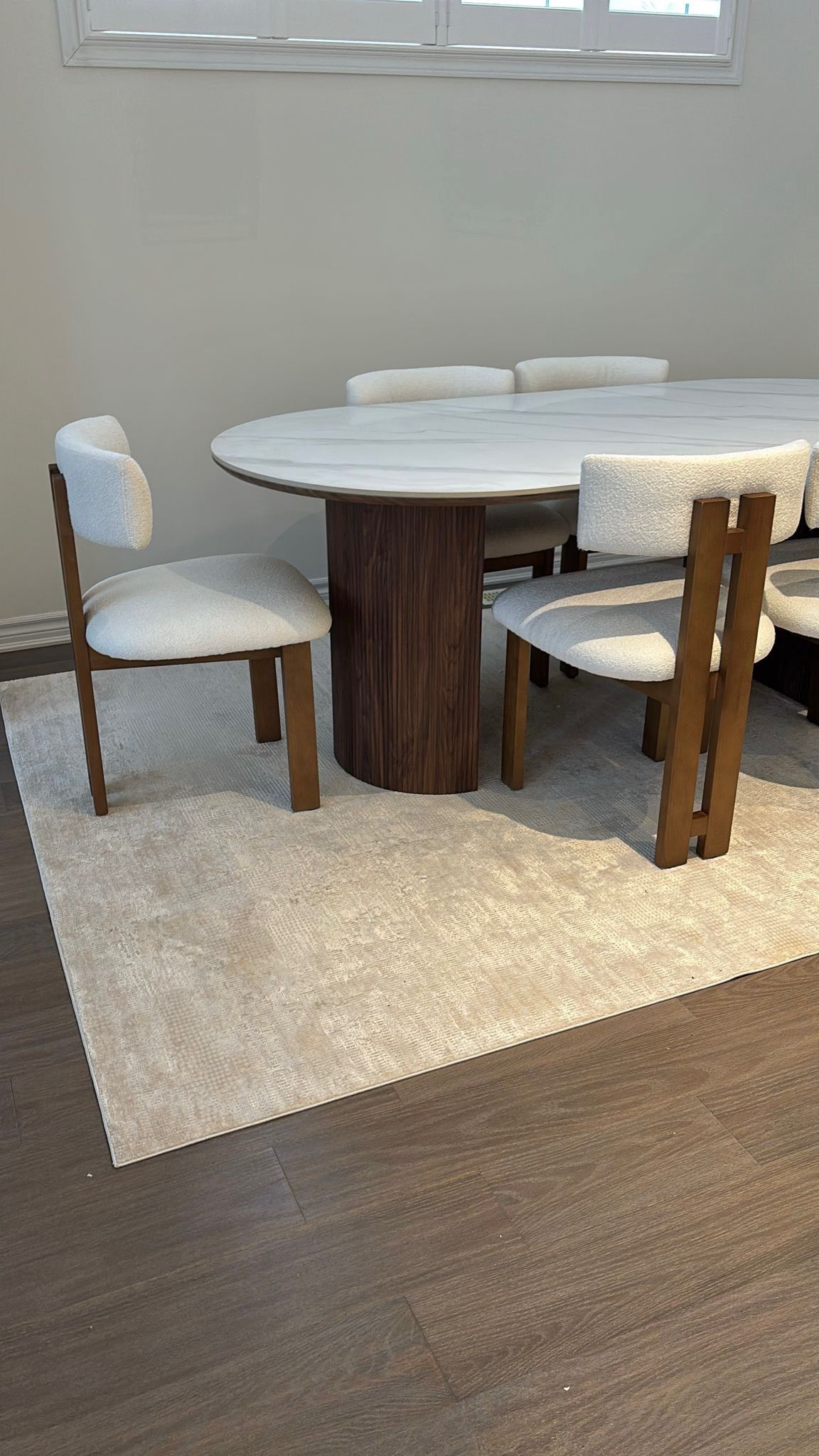 Arista Chair | Walnut Wood - OffWhite Velvet