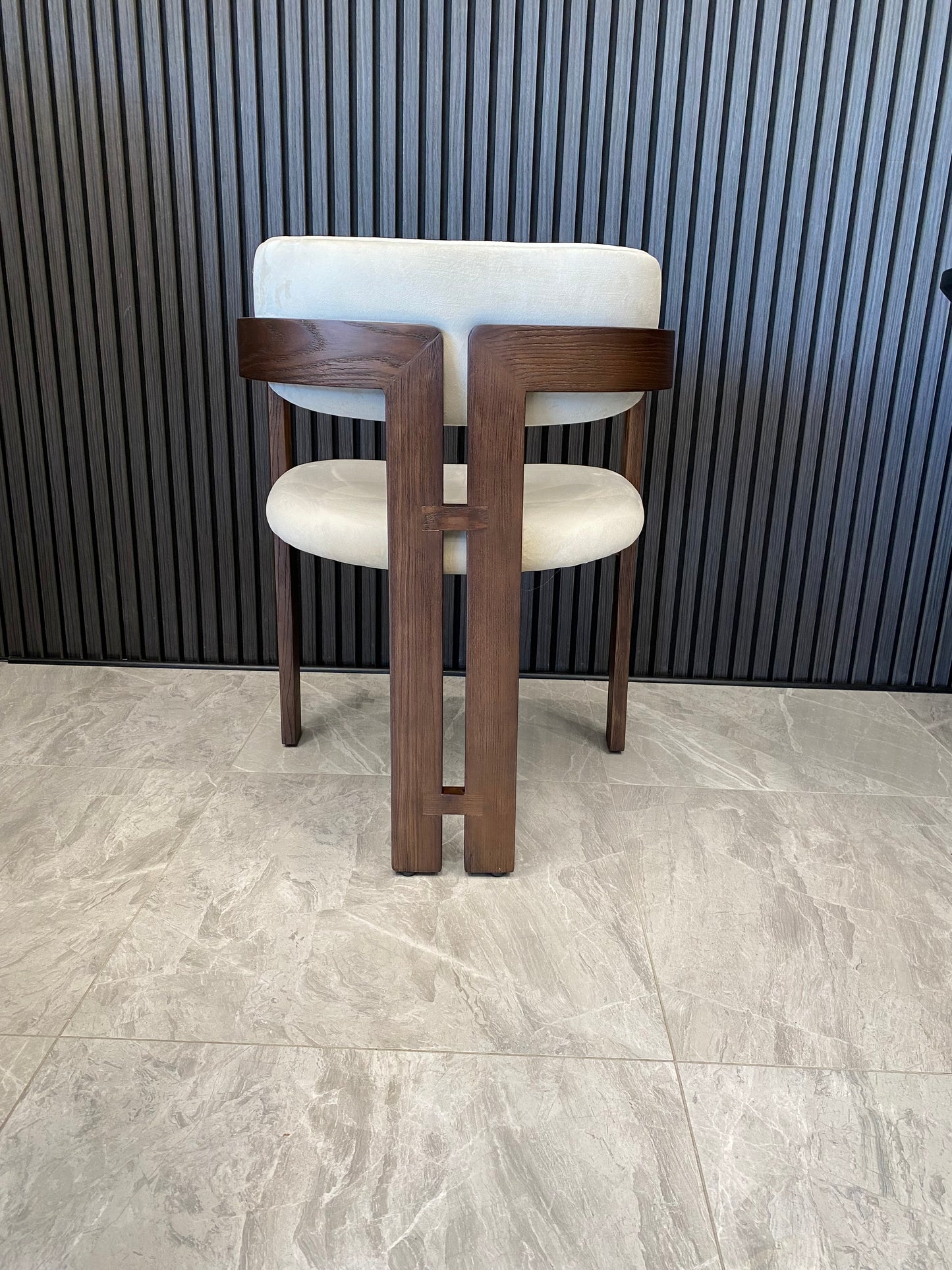 Ebony Chair | Walnut - Velvet Fabric