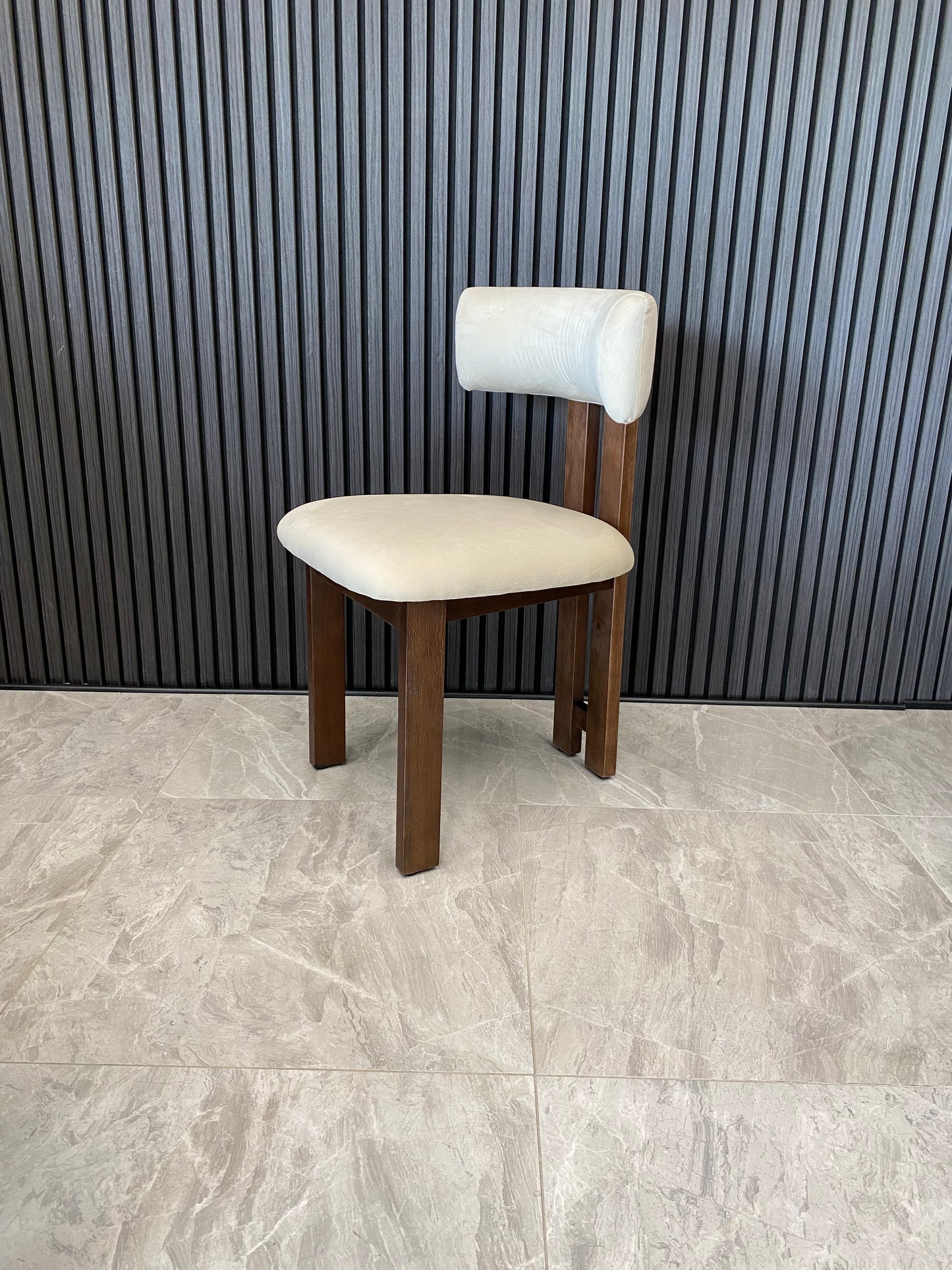 Arista Chair | Walnut Wood - OffWhite Velvet