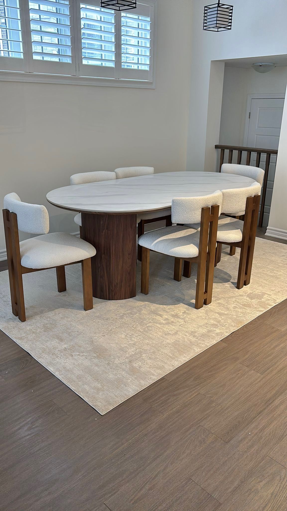 Arista Chair | Walnut Wood - OffWhite Velvet